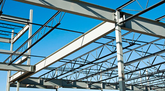 Estructura hecha con vigas de acero