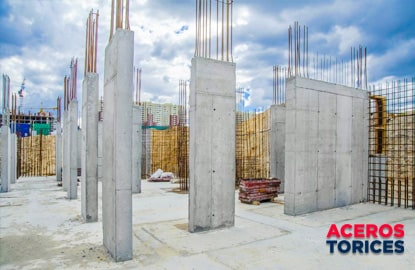 castillos de acero ubicados al centro de la construccion Diversos castillos ubicados al centro de la construcción