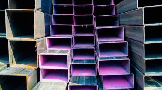 Distintas piezas de perfilería tubular de acero