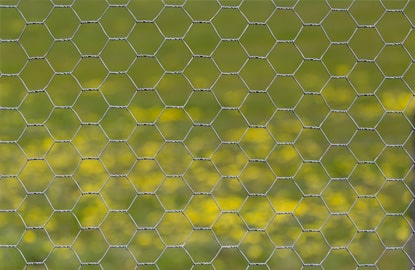 malla de acero empleada para los gallineros xMalla de acero con patrón hexagonal