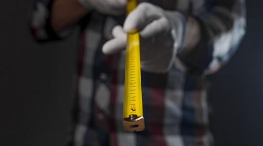 Plano detalle de un flexómetro plegable