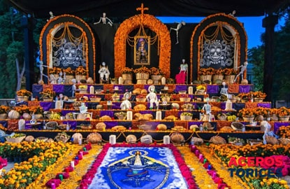 ofrenda de dia de los muertos en Tres diferentes ofrendas del Día de los muertos en México