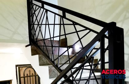 barandal herreria con un diseno moderno Barandal herrería fabricado con diseño moderno