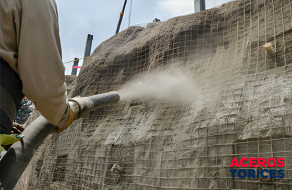 concreto lanzado sobre la superficie de una pared Concreto lanzado sobre la superficie de una pared