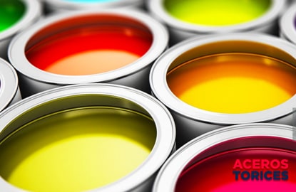 Diferentes latas de pinturas ecológicas