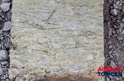 lana mineral de roca Un pedazo de lana mineral de roca