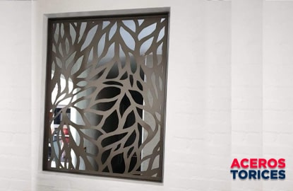 celosias metalicas colocadas en ventana Celosías metálicas colocadas en ventana