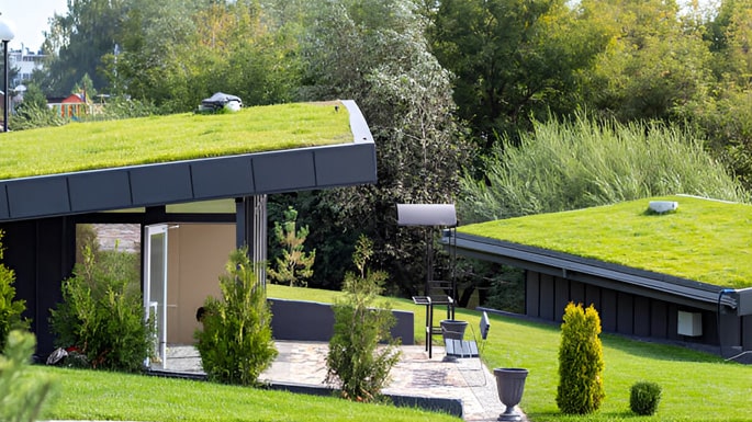 Residencia con áreas verdes y techos cubiertos de césped - Bioconstrucción