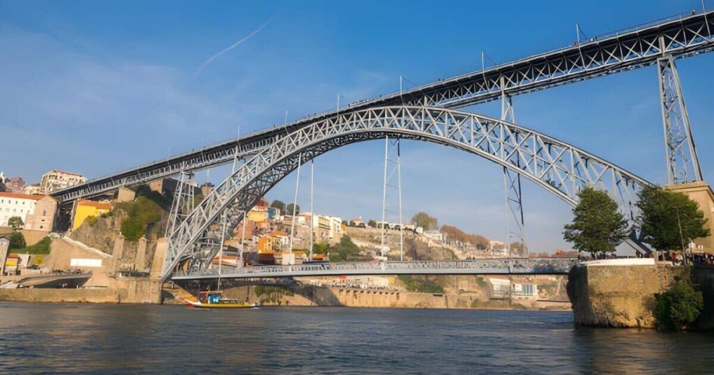plano de puente reticular sobre un rio Plano de puente reticular sobre un río